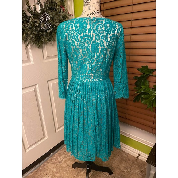 Eliza’s Lace Green knee-length dress, size 4 - Picture 2 of 4
